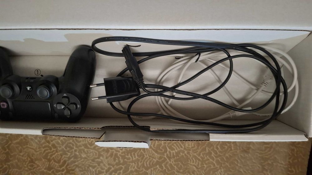 Ps4 1tb - controller/5 игри, пълен пакет
