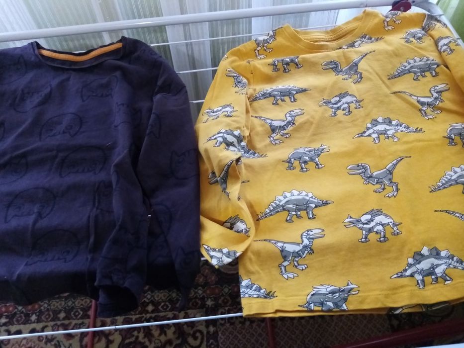 Продавам детски блузки с дълъг ръкав, памучни, ръст 128 см