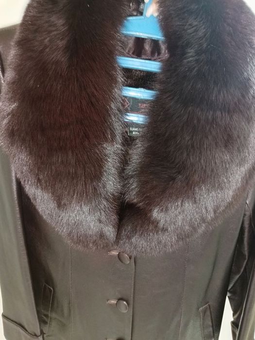 Зимняя одежда хорошего качества.