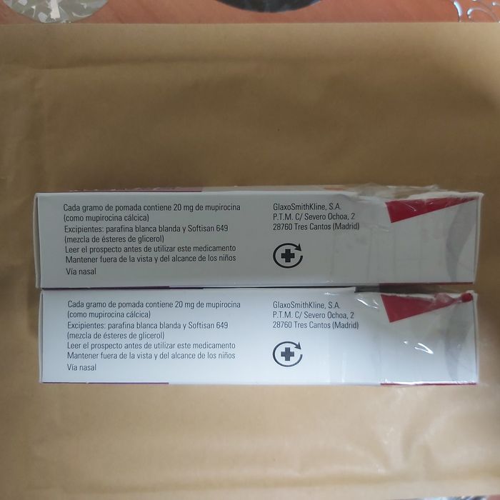 Vând 2 cutii unguent Bactroban nazal