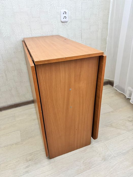 Продаю стол-книжку