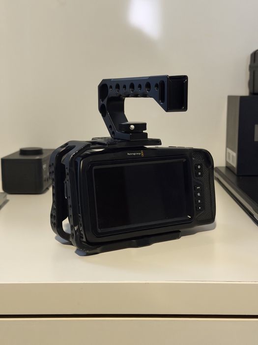 Kit Blackmagic Pocket Cinema Camera 4K + Sigma 16mm f/1.4 + Monitor Feelworld 568