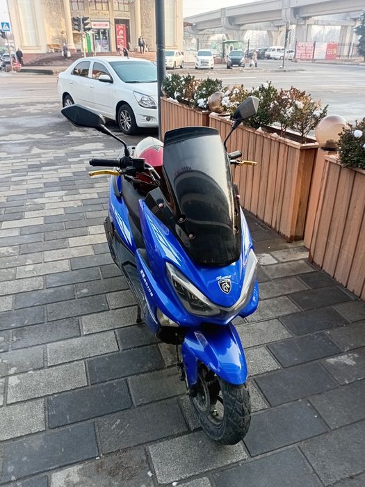 Skuter sotiladi naxtga