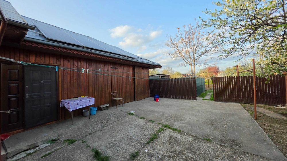 Casa de vanzare sau schimb cu apartament + diferenta