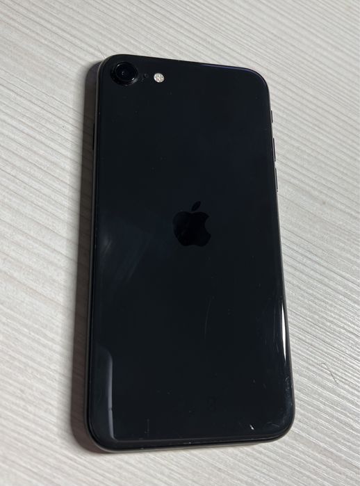 Продам Iphone SE 2020г 128 Гб