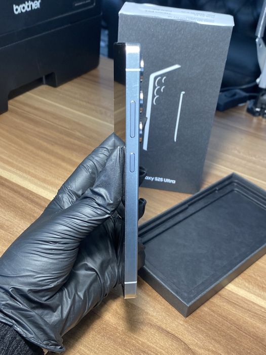 Samsung Galaxy s25 ultra • 512 GB • Titanium Black