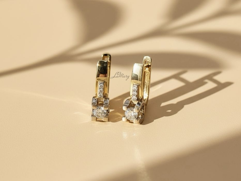 Классической модели золотые серьги с бриллиантами