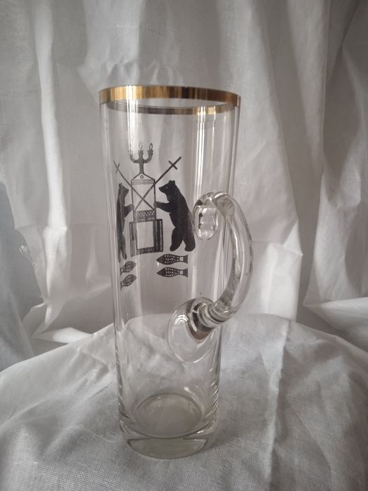 Пивная стеклянная кружка.