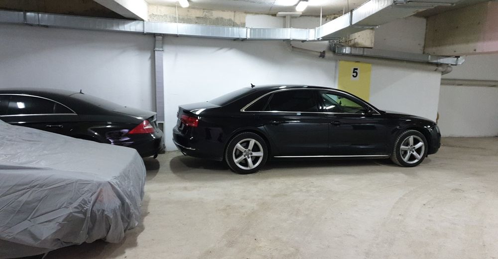 Продава се под земен паркинг