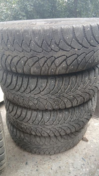 Продам комплект зимней резины