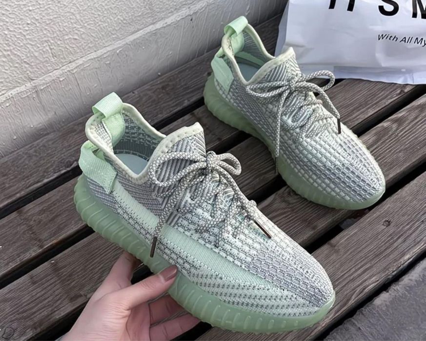 Кросовки  Yeezi BOOST 350