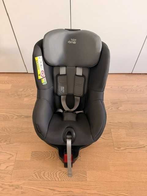 Scaun auto Britax Römer Dualfix M i-Size 360° Isofix  - stare foarte buna