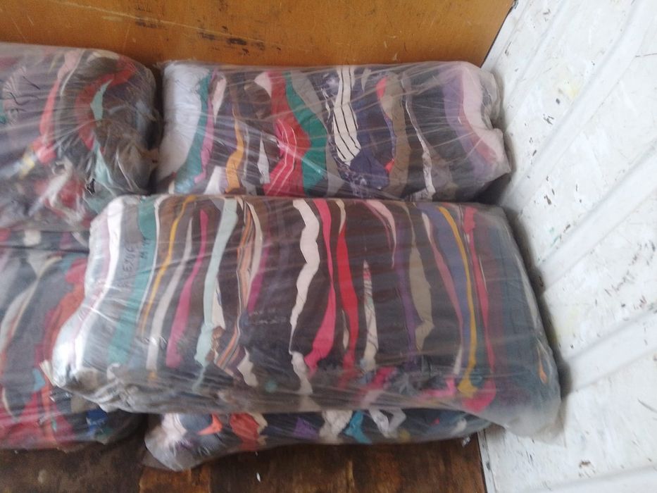 Vând haine second hand