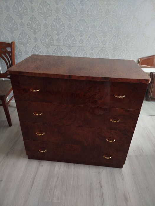 Продам спальный гарнитур