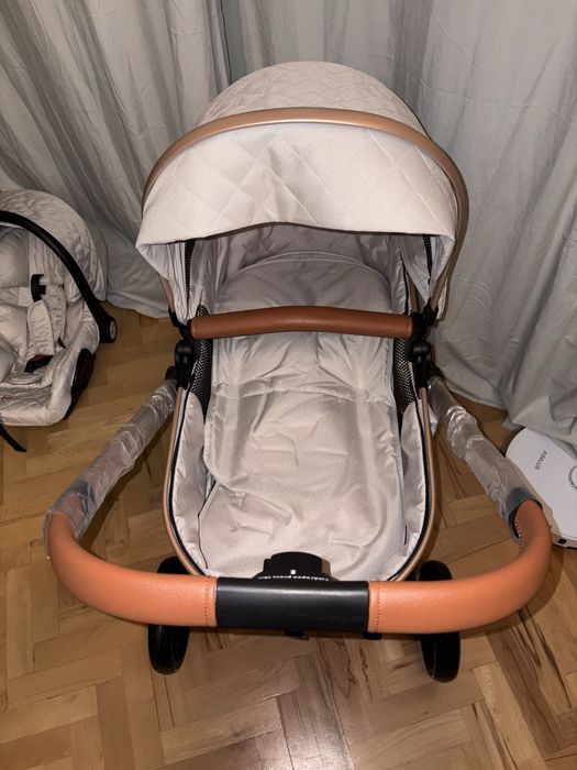 Нова бебешка количка 3 в 1 със столче за кола