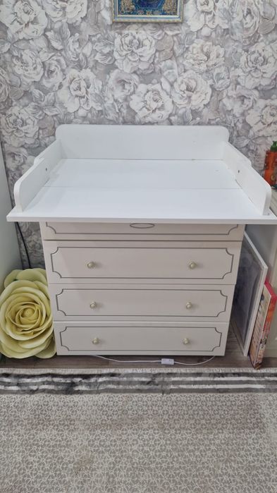 Продам кроватку и комод