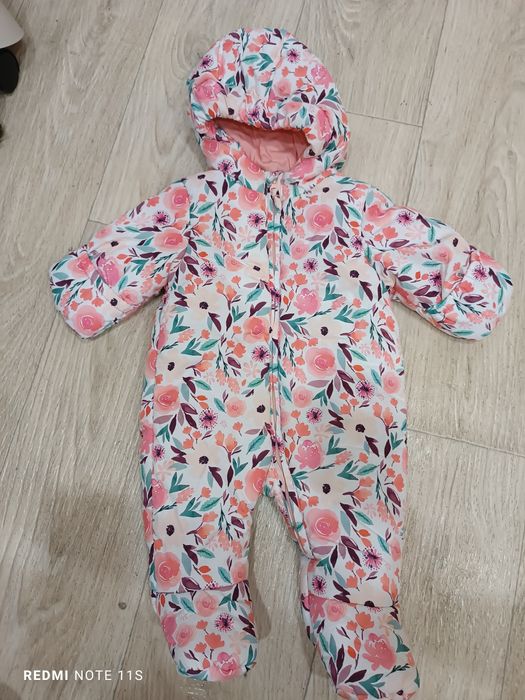 Продам демисезонный комбинезон на девочку