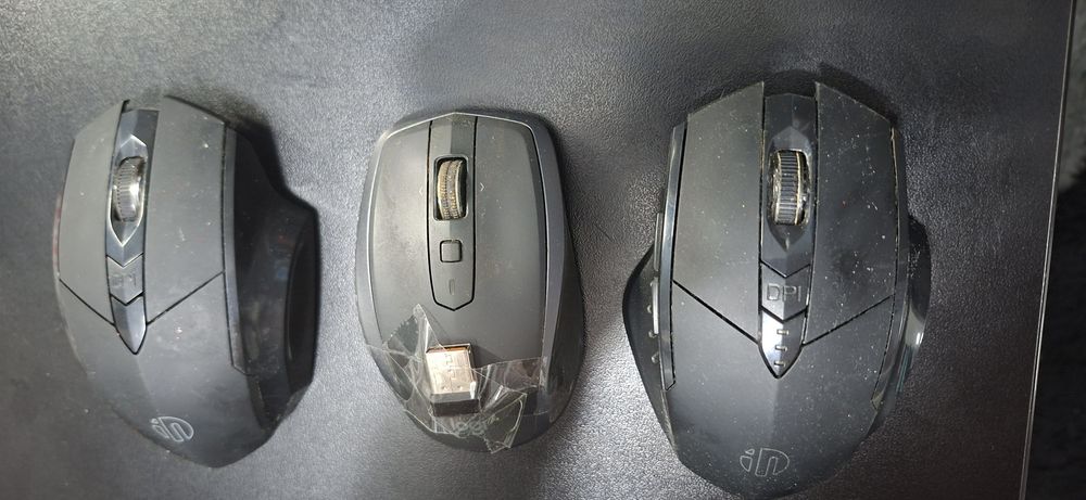 Vand 3 mouse uri wireless cu acumulator si micro usb