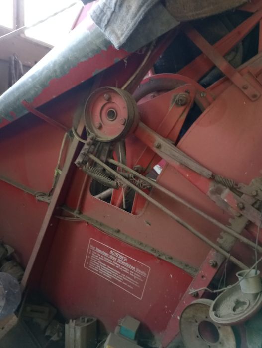 COMBINĂ Massey Ferguson Mf 30-6 (motor 1600 cmc)