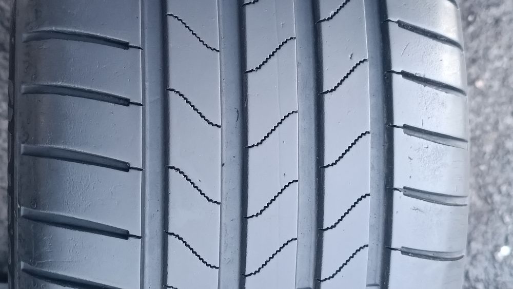 225/45/17 Bridgestone Дот 1723