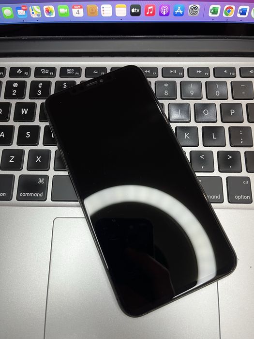 Телефон Apple iPhone 11 Pro Max