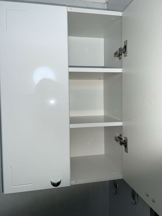 Шкаф навесной для ванной комнаты