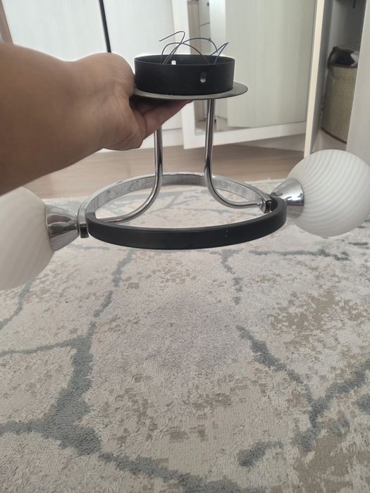 Продам    люстру