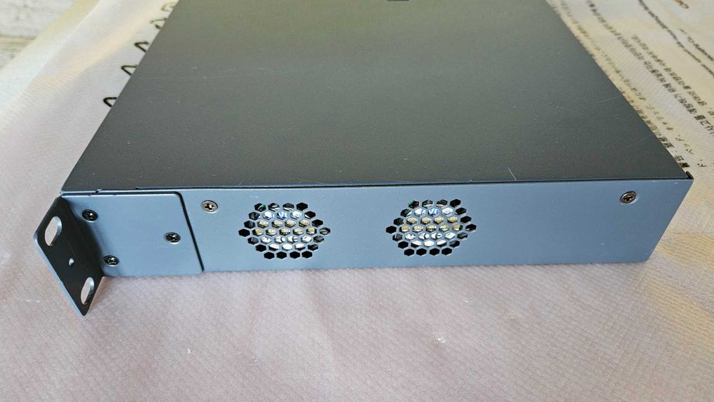 Switch POE Hikvision 24 porturi Hikvision DS-3E1526P-SI cu management