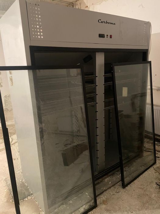 Холодильная витрина Carboma