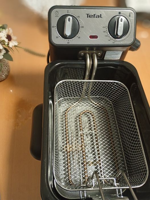 Friteuza Tefal .