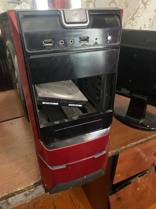 Компютер с монитормен