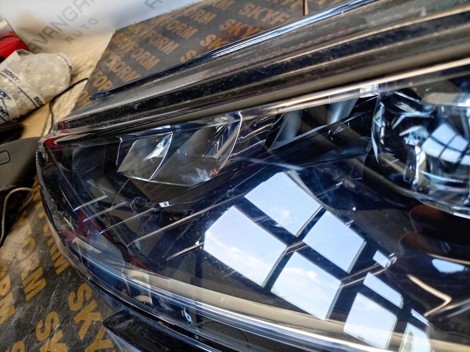 Преден десен и ляв фар Skoda Karoq 2022-