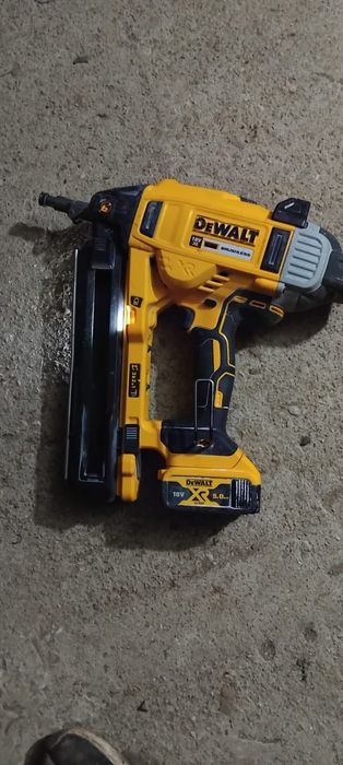 Pistol de regipsat profile si batut cuie