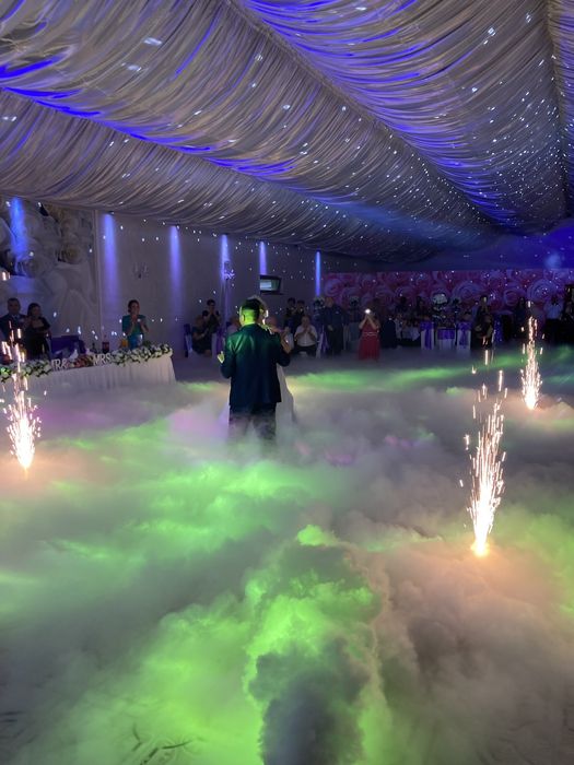 Fum greu, artificii și masină de baloane cu fum