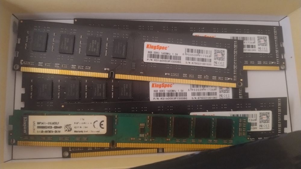4 штуки KingSpec KS1600D3P15008G и 1 плашка Kingston KVR16N11/8WP