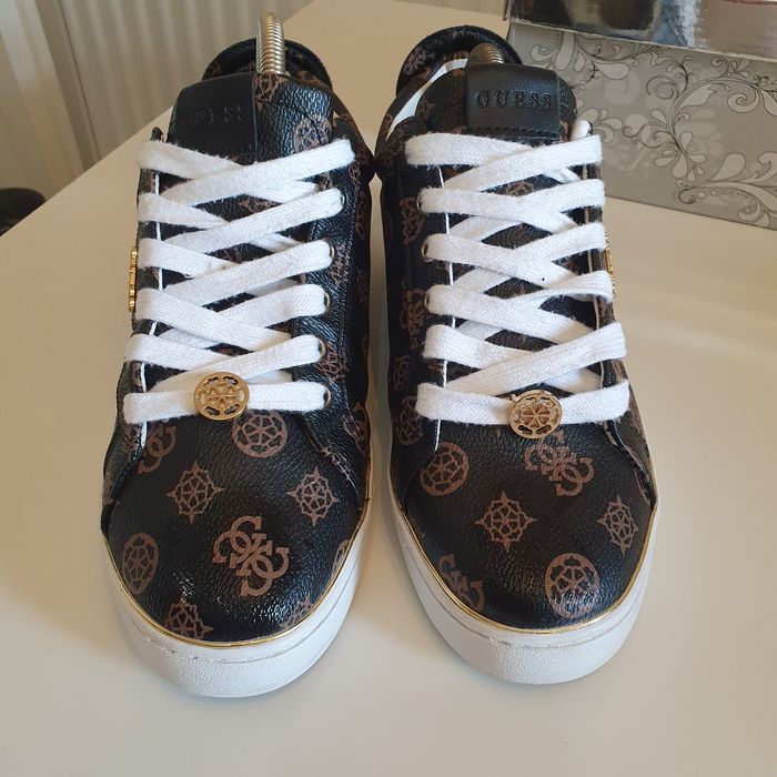 Pantofi Guess masura 40