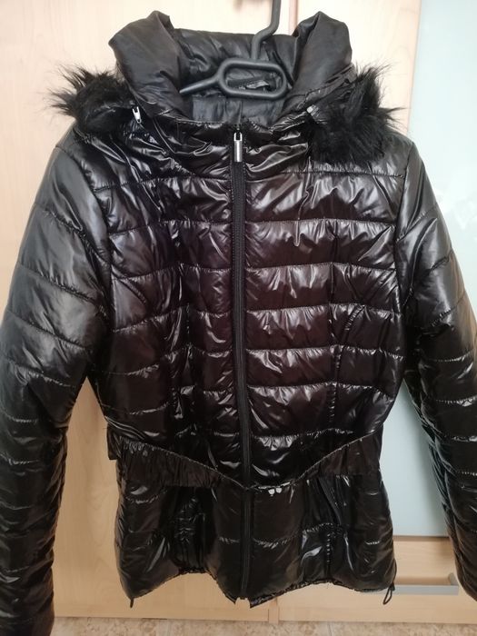 Дамско яке с качулка.