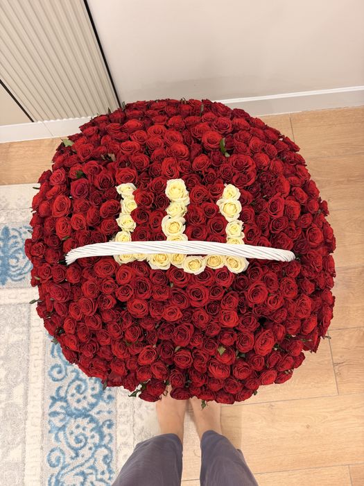 Цветы красные розы свежие