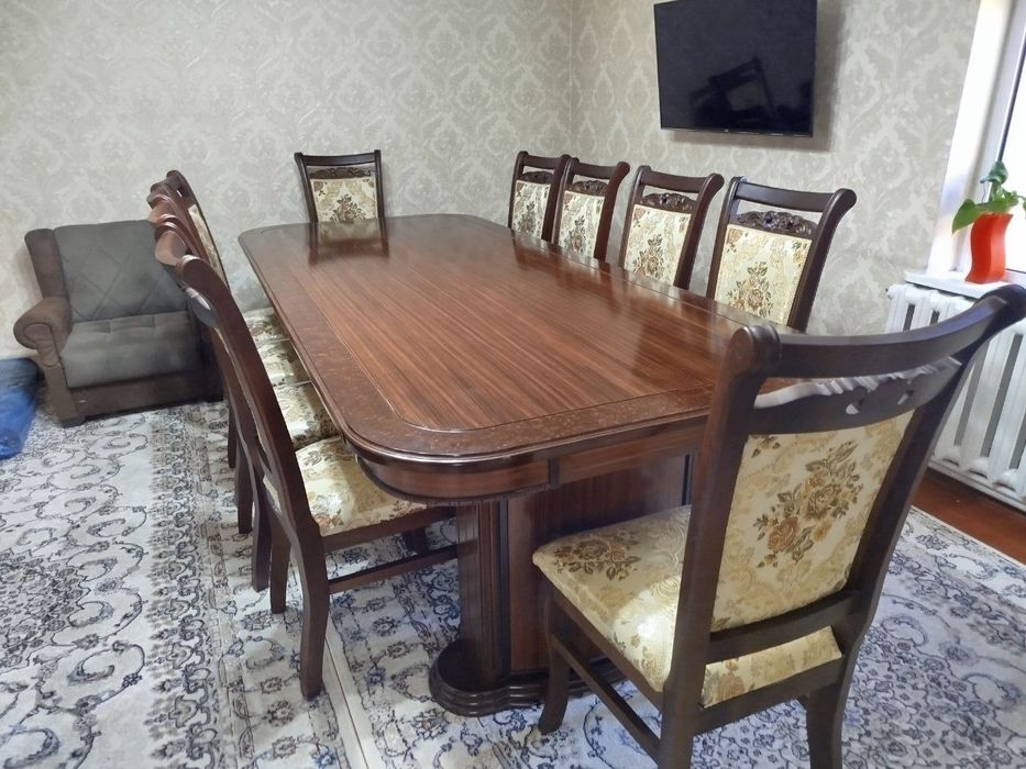 Стол праздничный