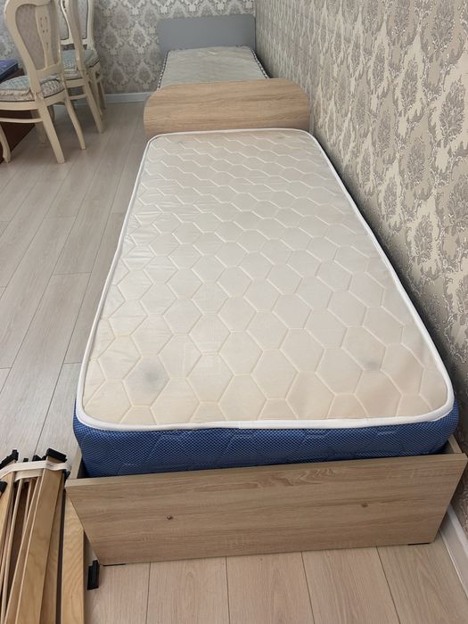 Кровати с матрацем для спальни