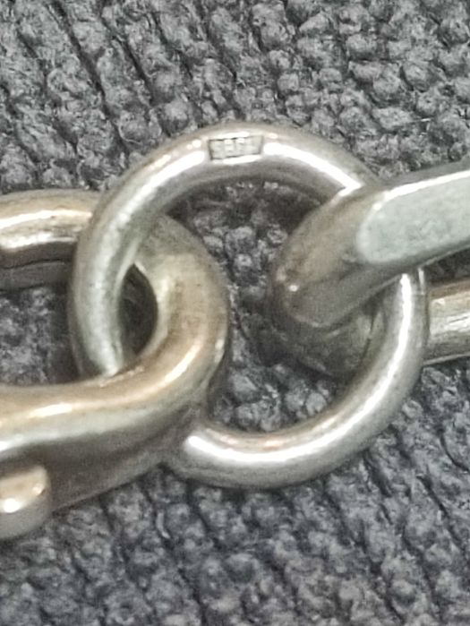 Продается серебряная цепь с крестом