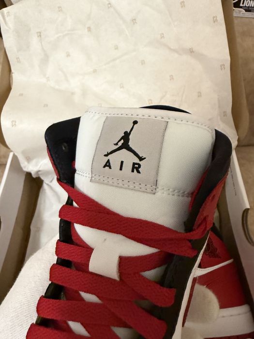 Оригинальные Wmns Nike Air Jordan 1 Mid 'Alternate Bred Toe'