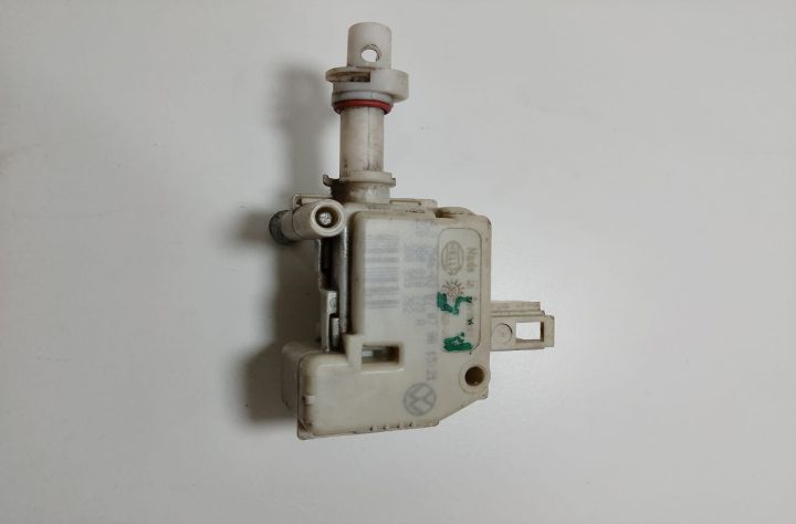 Motoras  usa rezervor 3B0959782 Volkswagen VW Golf a 4-a generatie