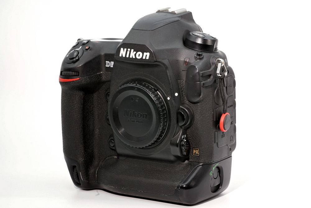 Nikon d6 si d810