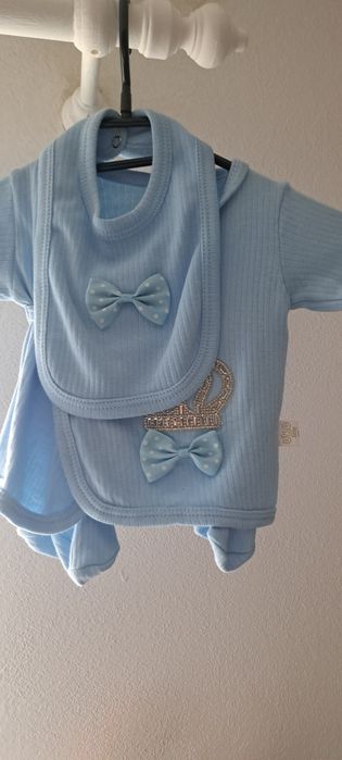 Haine de copii băiețel mărimile încep de la o luni pana la 3 luni etc