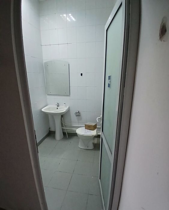 Inchiriez spațiu comercial 85 m2 Mioveni central trifazic gaz rampa aprovizionare intrare spate