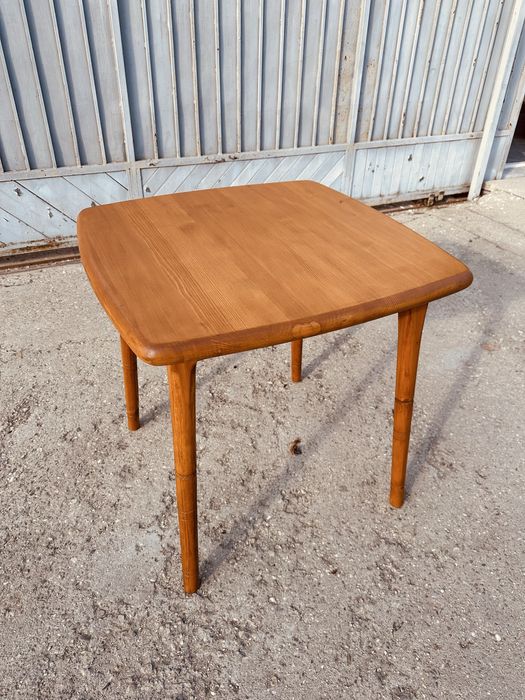 Винтидж масивна дървена маса | 70×70 см | Датирана 1989 г.