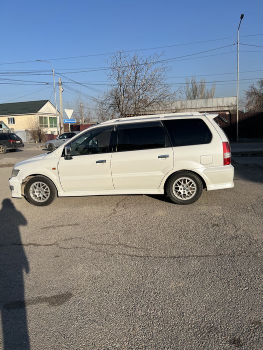 Mitsubishi chariot grandis