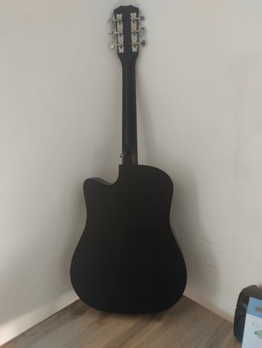 Продам гитару срочно