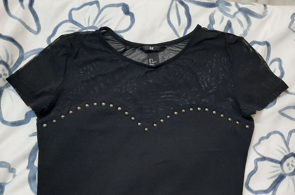 Rochie neagră mulată până la genunchi